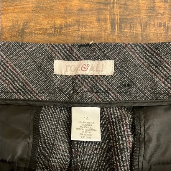Women’s Roz & Ali Chic Gray Pinstripe Trousers, Sz. 14 - Picture 2 of 8
